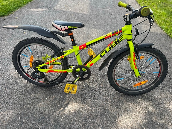 Cube Race 200 renkaat 20tuumaa,  7-vaihteinen