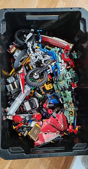 Laatikollinen legoja