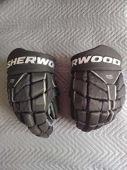 Sherwood Code TMP Pro -jääkiekkohanskat 14"