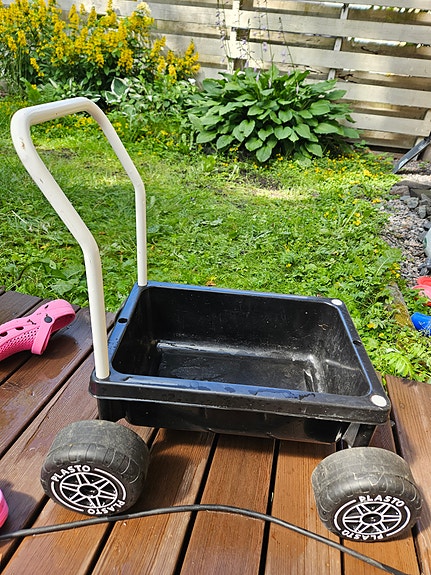Plasto taaperokärry