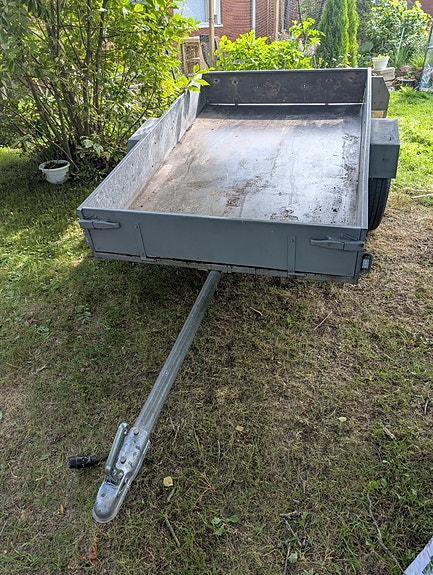 "varattu" peräkärry