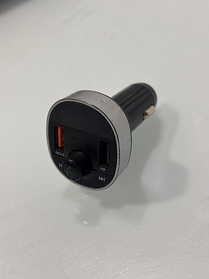 Cloudberry Bluetooth FM-lähetin autoon – QC 3.0 ja 2 USB-porttia