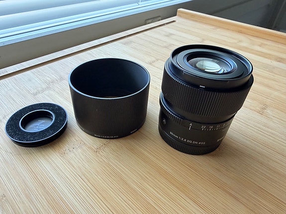Sigma 90mm f/2.8 DG DN -objektiivi, Sony E