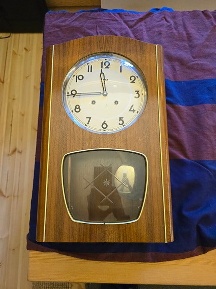 Aika (Valmet) Seinäkello Heilurilla 1977