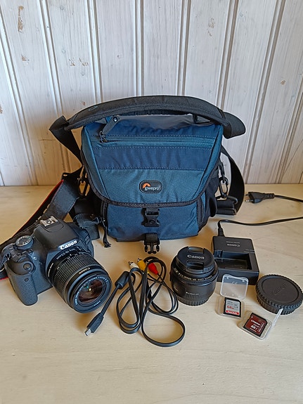 Canon EOS 600D -kamerapaketti, 2 objektiivia, laukku ja muistikortit