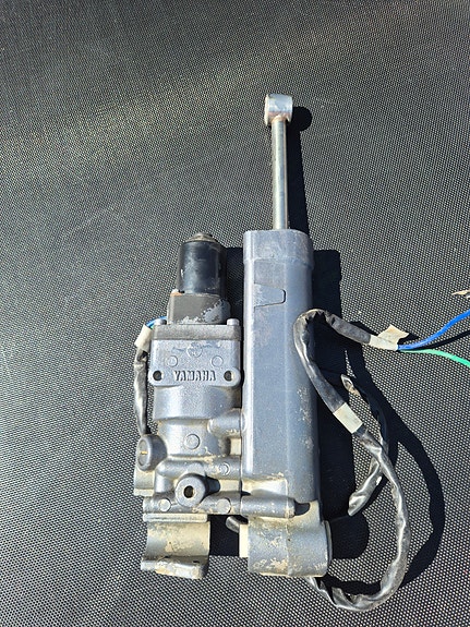 Yamaha F20 AET trimmipumppu