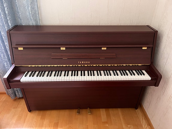 Yamaha akustinen piano