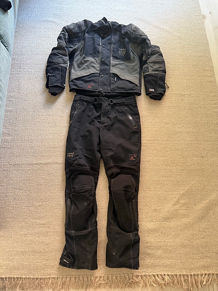 Rukka Armacor Gore-Tex ajopuku (Takki 52, Housut 50) + lämpövuoret