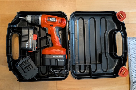 Black & Decker akkuporakone