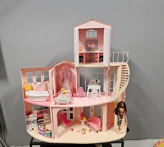 Barbie talo/Dream house vuodelta 2006.