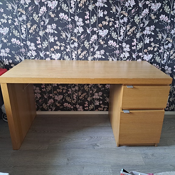 Malm työpöytä