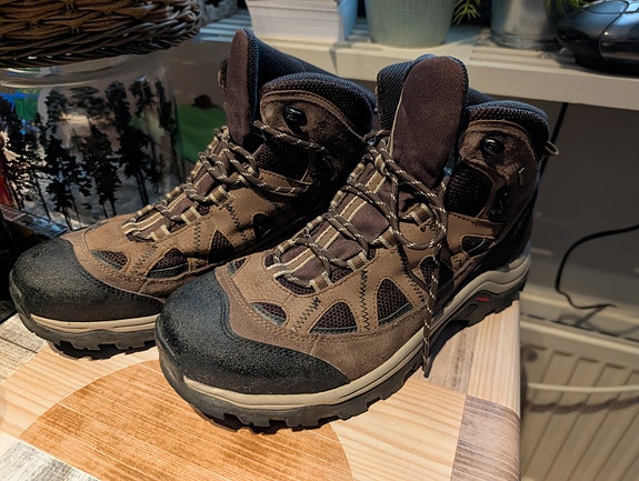 Salomon Goretex kengät koko 42 2/3