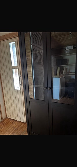IKEA HEMNES vitriinikaappi, mustanruskea