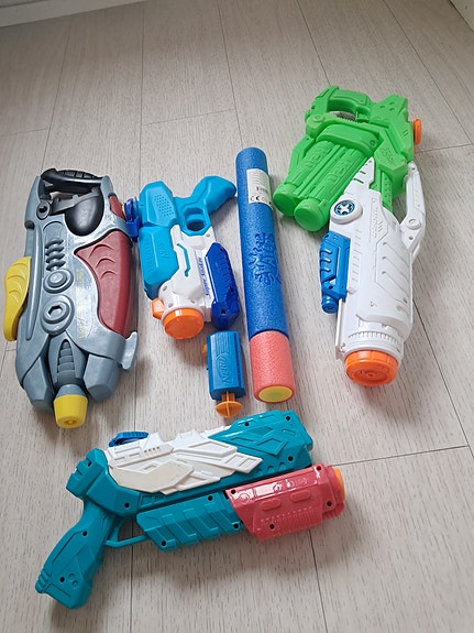 Nerf vesipyssyt ja vaahtomuovinen vesitykki setti