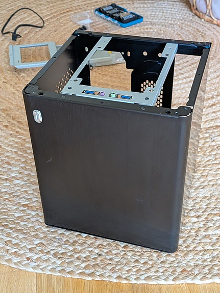 LC-Power LC-1500bmi ITX kotelo