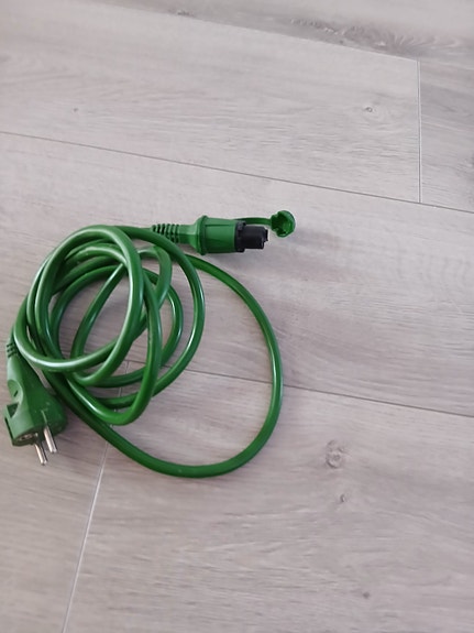 Auton lämmitys virta sähkö autoijle