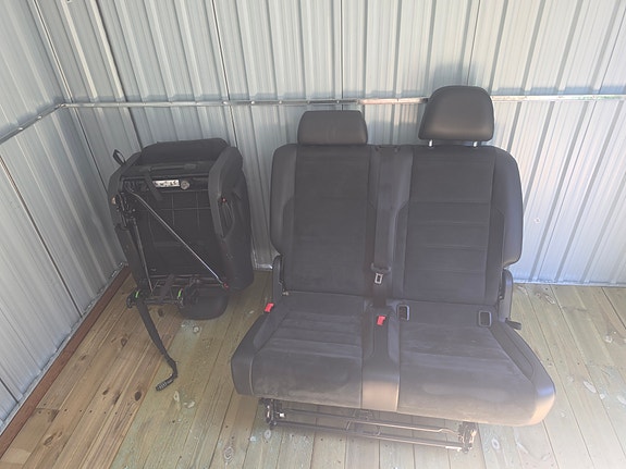 VW Caddy Maxin keskirivin 2+1 istuimet