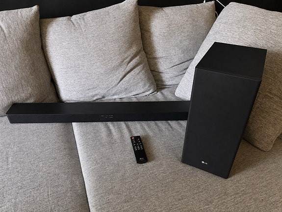 LG soundbar ja subwoofer musta