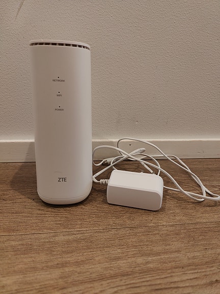 4G ZTE MF289F 4G-reititin (DNA Kotimokkula
4G ZTE MF289F 4G-reititin