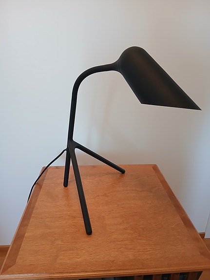 Bo Concept Curious-pöytävalaisin