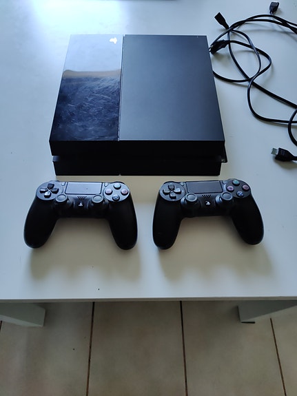 Sony PlayStation 4 500Gt +2 ohjainta