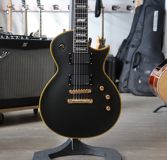 ESP LTD EC-1000 Vintage Black EMG 2011 sähkökitara + kova laukku