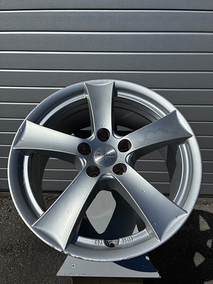 Dezent TX 17" alumiinivanteet
