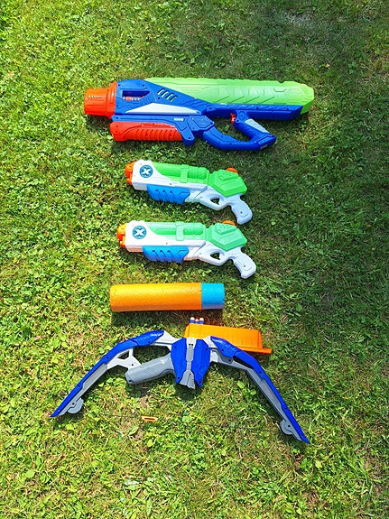 Vesipyssyt 4kpl sekä nerf jousi