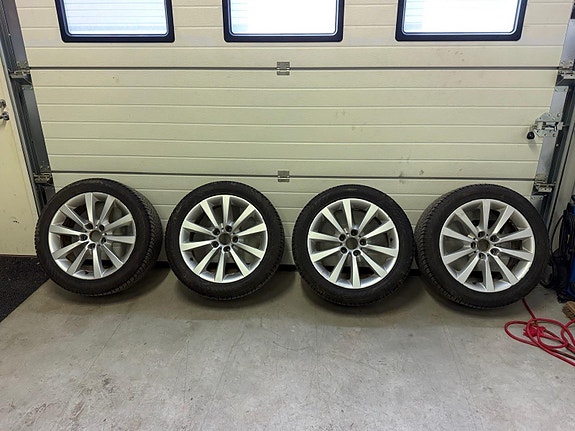 Nokian Hakkapeliitta R5/245 kitkarenkaat + BMW OEM vanteet