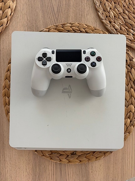 Sony PlayStation 4 ja ohjain