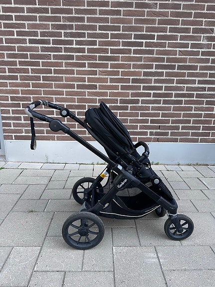Emmaljunga NXT90 Black Edition yhdistelmävaunut + tarvikkeet