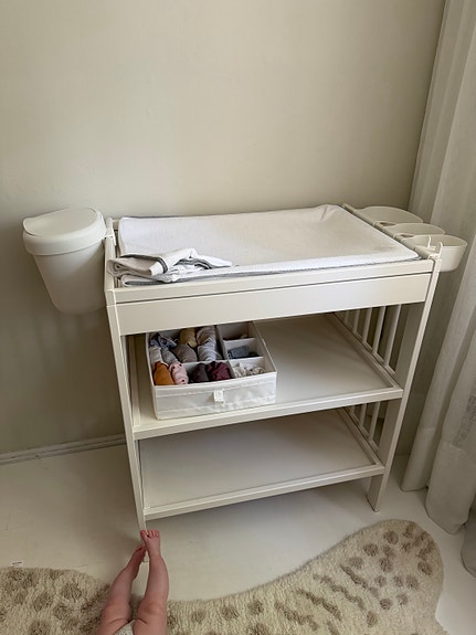 IKEA Gulliver hoitopöytä (patjalla, suojuksilla ja lokeroilla)