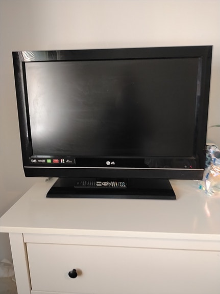 LG televisio musta