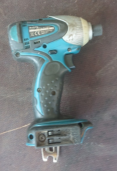 Makita 18 V LXT iskevä ruuvinväänin