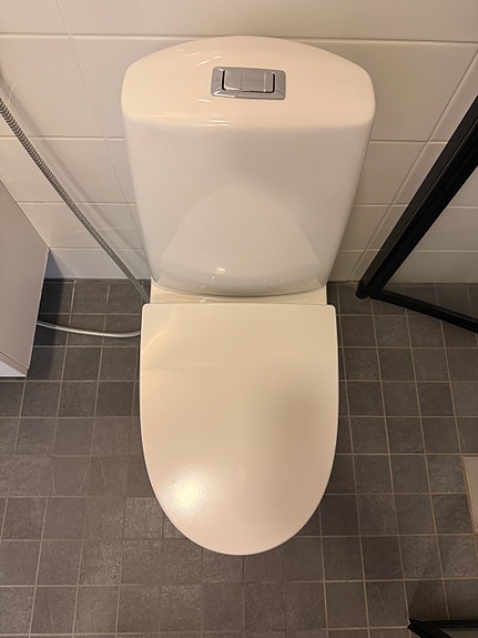 Uudenveroinen wc pönttö ja kansi