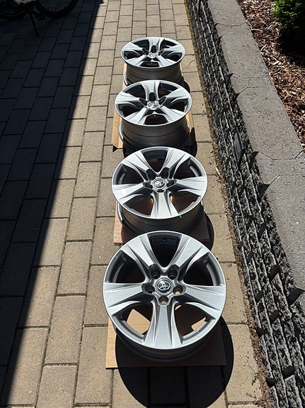 Alkuperäiset Toyota alumiinivanteet