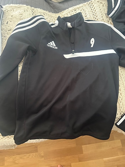 Adidas verryttelypuku