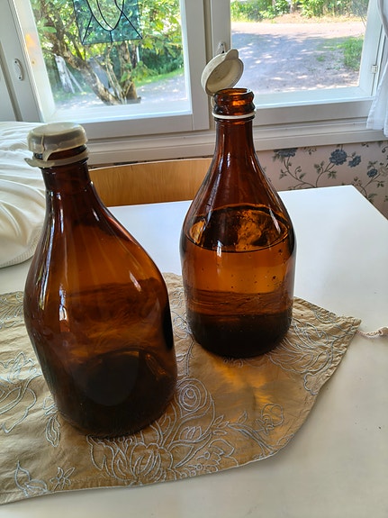 Vanha ruskea pullo x 2, 2 l