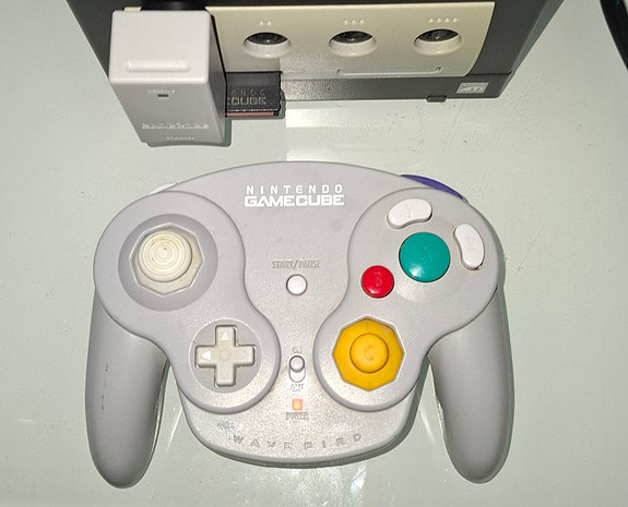Wave Bird GameCube ohjain ja vastaanotin