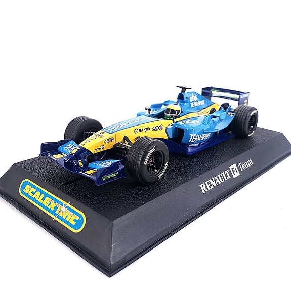 Scalextric - Kolikkoauto Renault F1 Team Slot Car in original box and display -