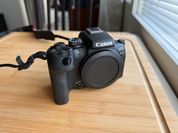Canon EOS R10 -järjestelmäkamera