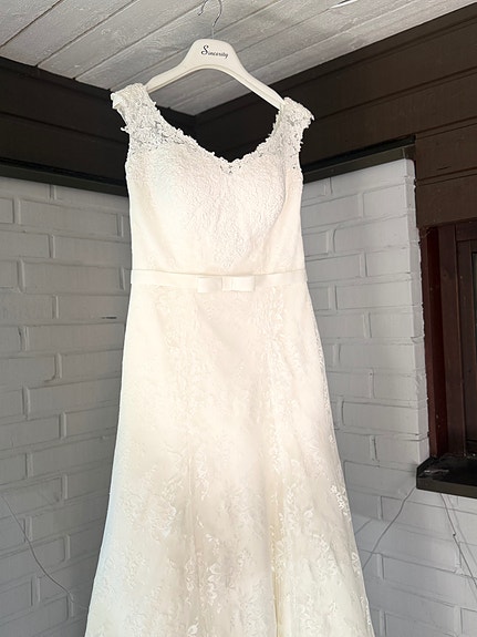Hääpuku Sincerity Bridal koko 38 (kuin uusi)