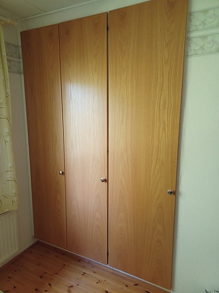 Iso vaatekaapisto