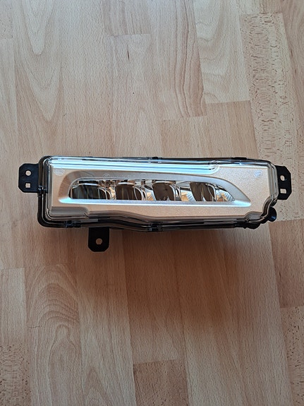BMW LED etusumuvalo / päiväajovalo oikea 63 17 7 406 366