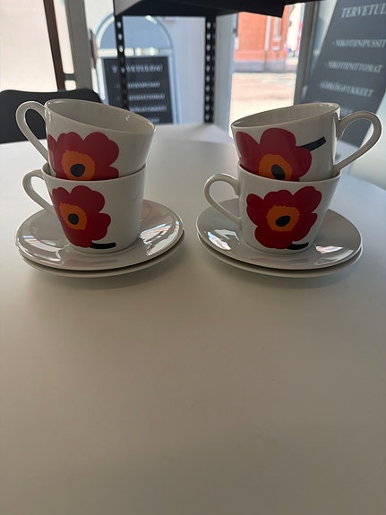 Marimekko Unikko kahvikupit ja aluslautaset
