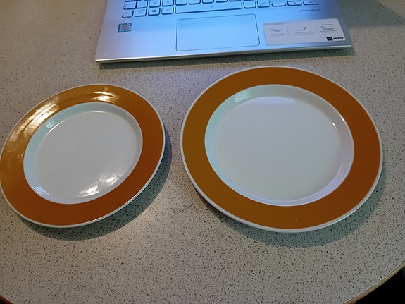 Arabia lautaset 2 kpl Aprikoosi design Kaarina Aho