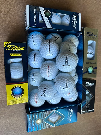 M Titleist golf palloja