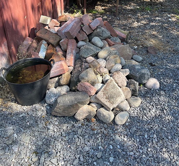 Kiviä pihakiviä