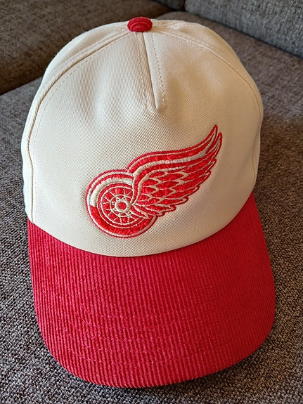 Detroit rwd wing NHL-lippis