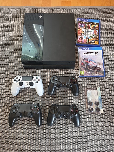 PlayStation 4 + 4 ohjainta ja 2 peliä